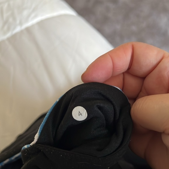 Lululemon reversible leggings - Picture 9 of 9